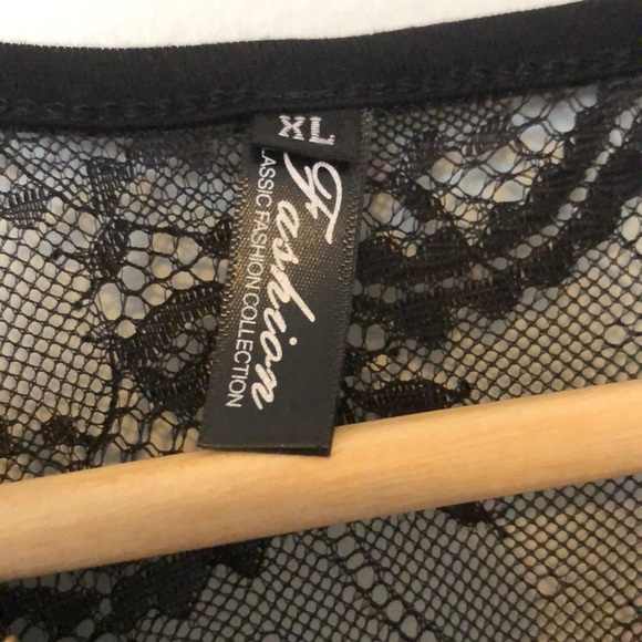 Beautifully designed open lace sleeved blouse. - Picture 6 of 6